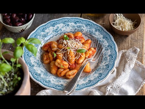 Easy Vegan Gnocchi with Sauce (Only 6 Ingredients!)