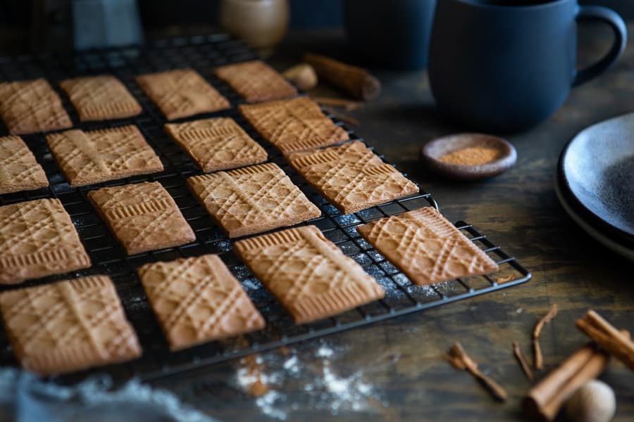 Vegan Speculaas Cookies (Dutch Spiced Cookies) 