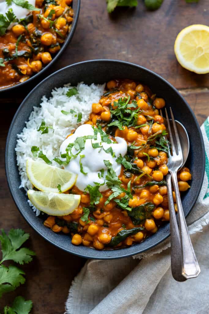 Quick Chickpea Spinach Curry (Vegan)